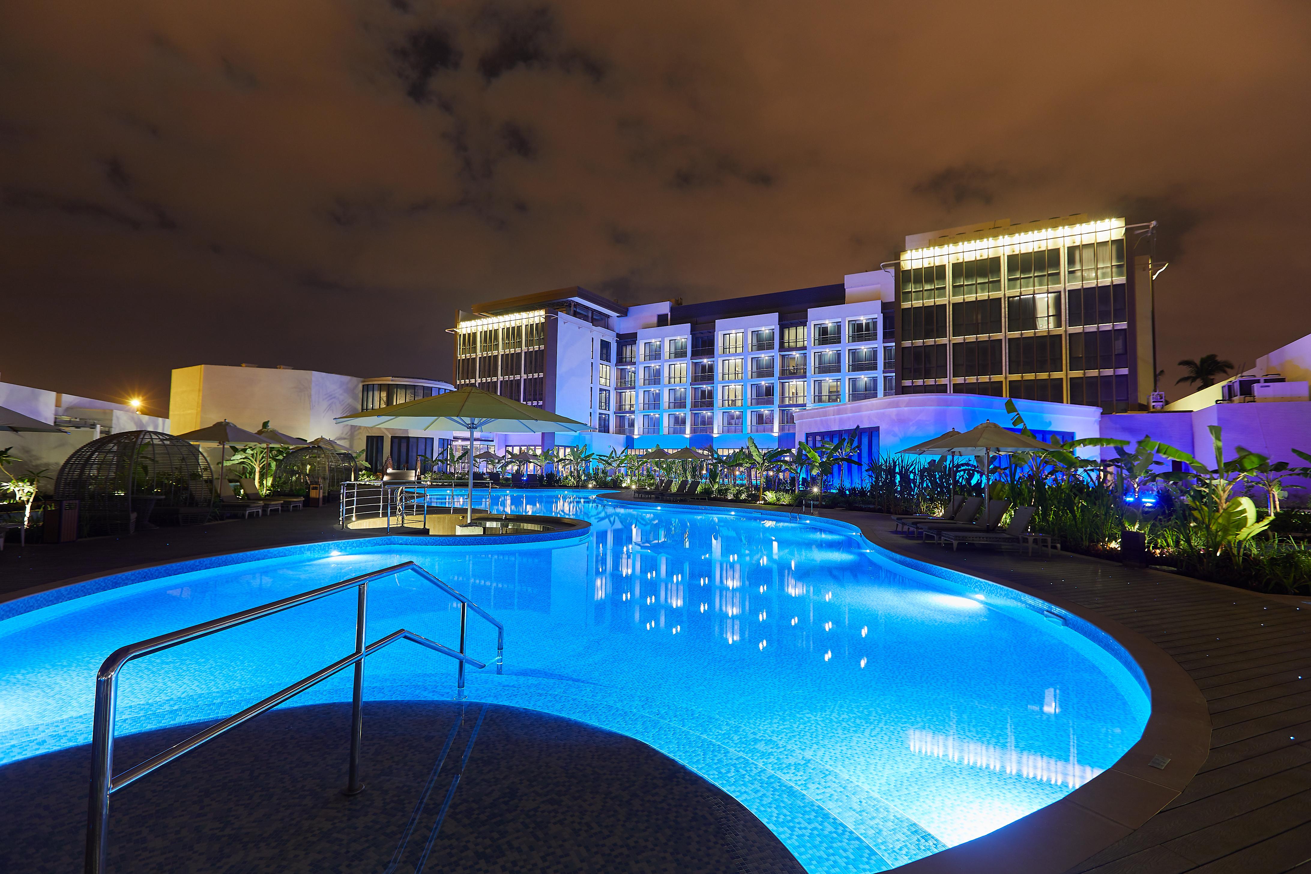 Millennium Resort Salalah Zewnętrze zdjęcie The swimming pool at the hotel