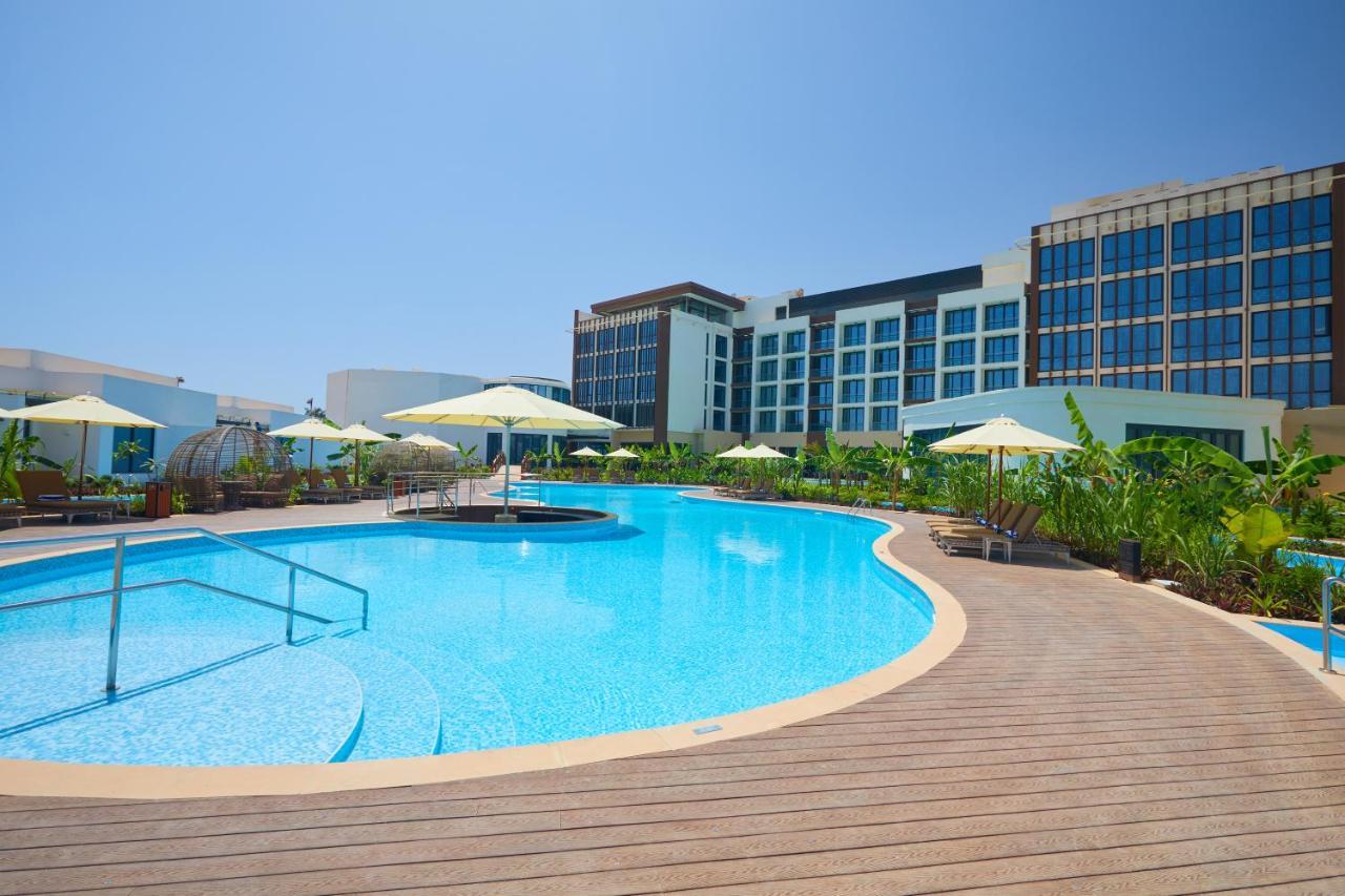 Millennium Resort Salalah Zewnętrze zdjęcie The swimming pool at the hotel
